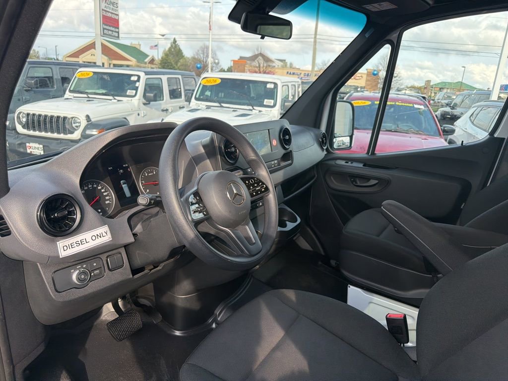 Used 2024 Mercedes-Benz Sprinter 2500 image 18