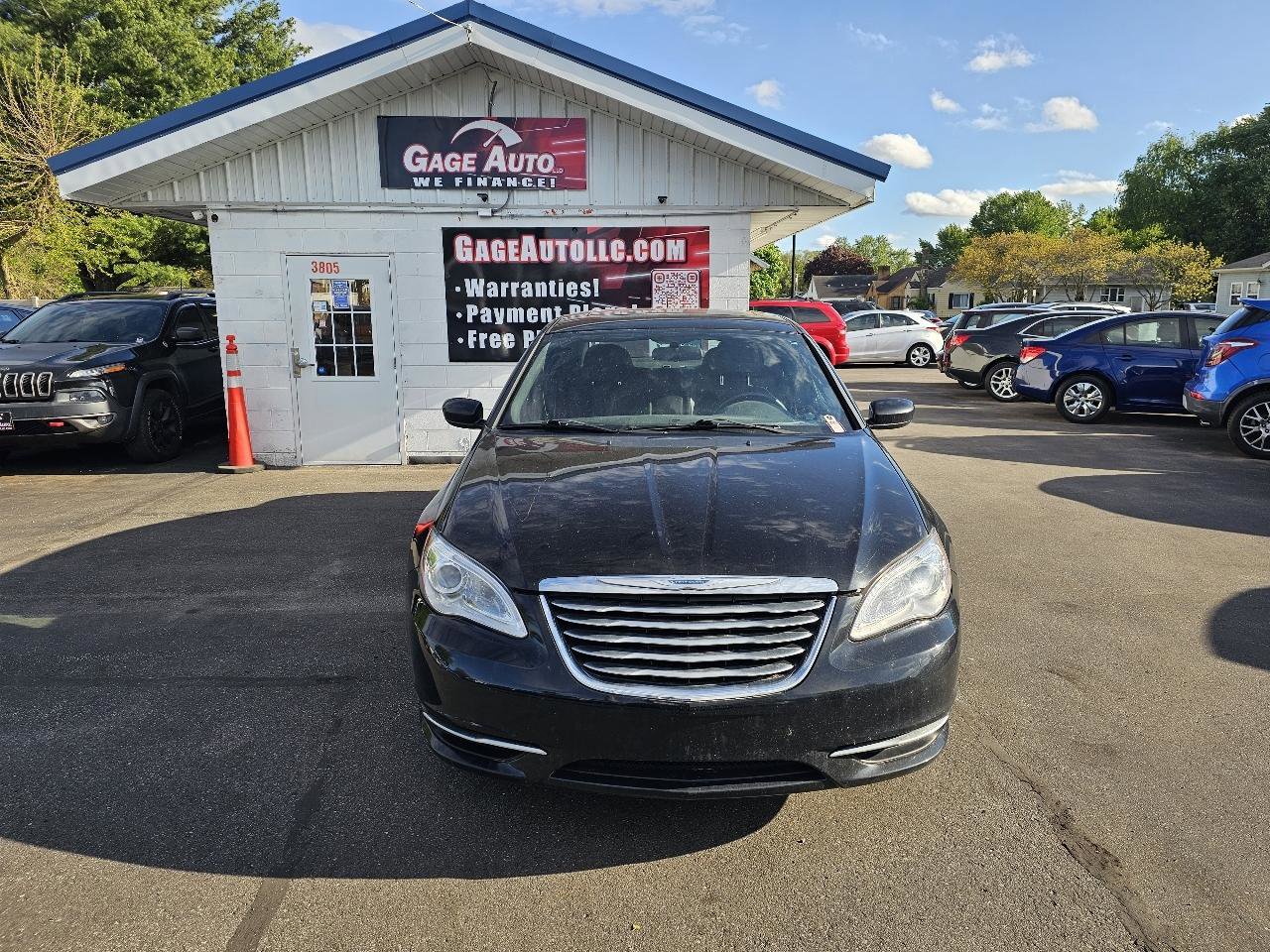Used 2013 Chrysler 200 Touring FWD image 2