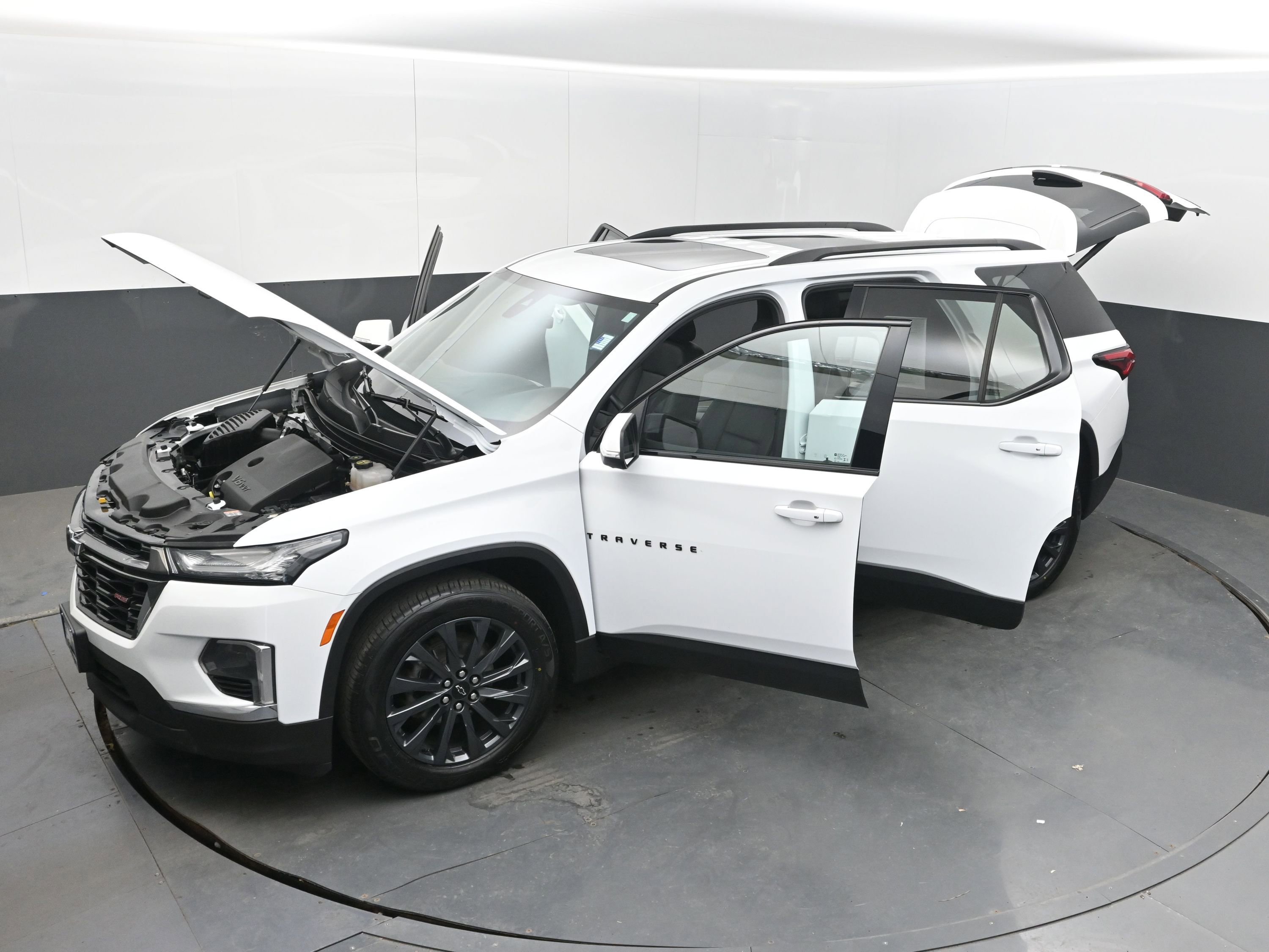 Used 2023 Chevrolet Traverse RS image 44