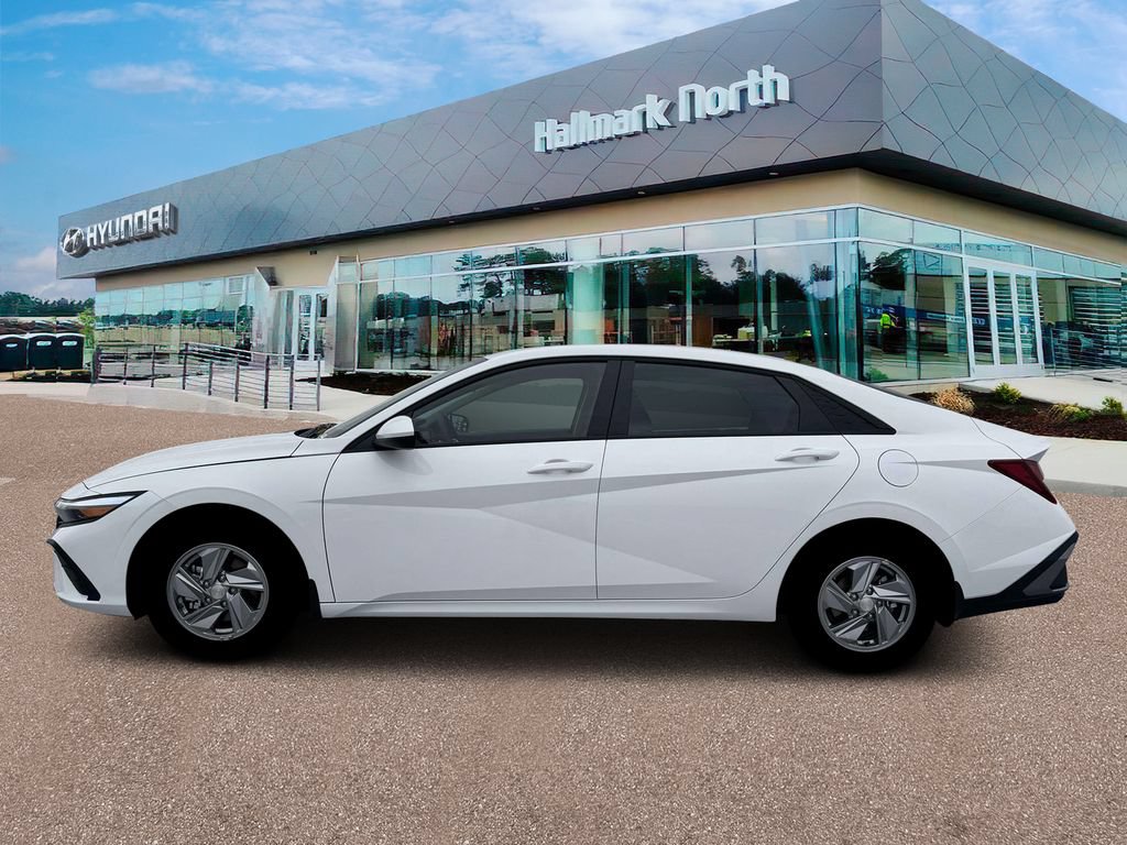 New 2026 Hyundai Elantra SE FWD image 3