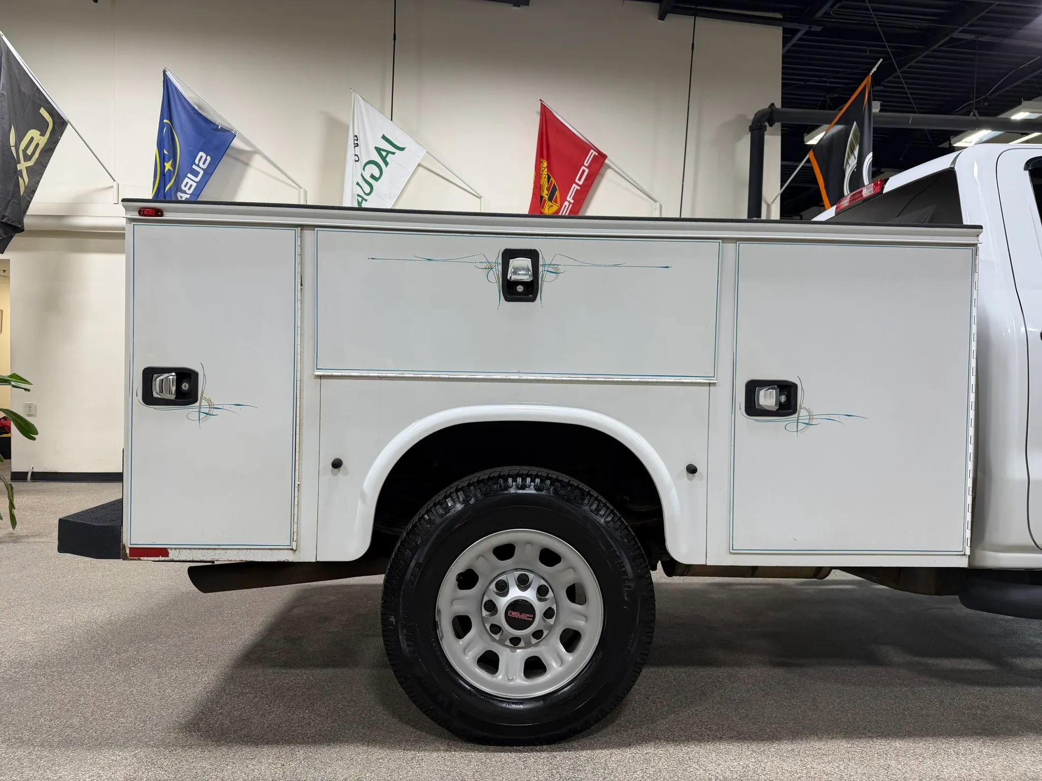 Used 2017 GMC Sierra 3500 4x4 Crew Cab w/ Snow Plow Prep Package image 25