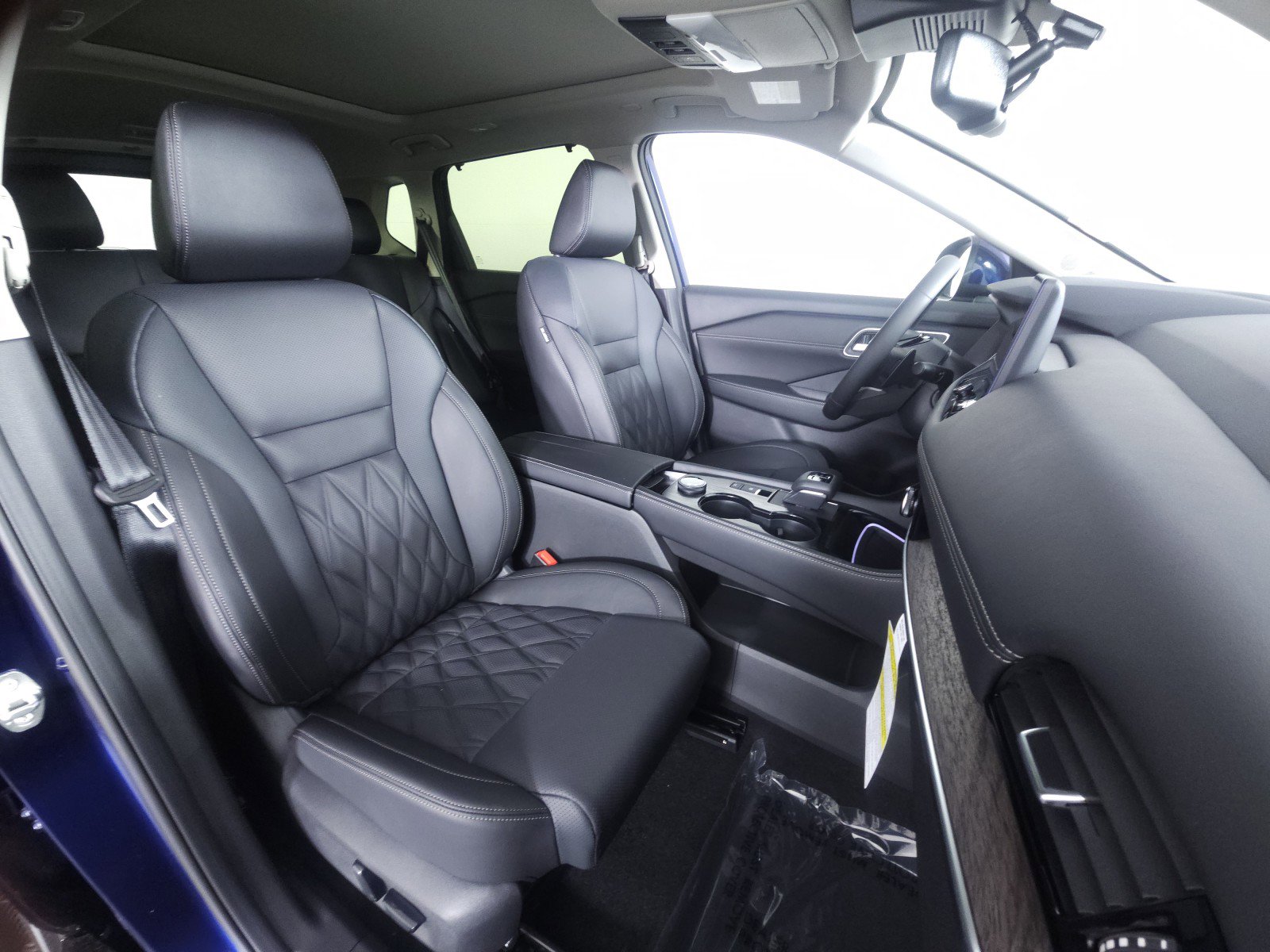 New 2026 Nissan Rogue Platinum image 13