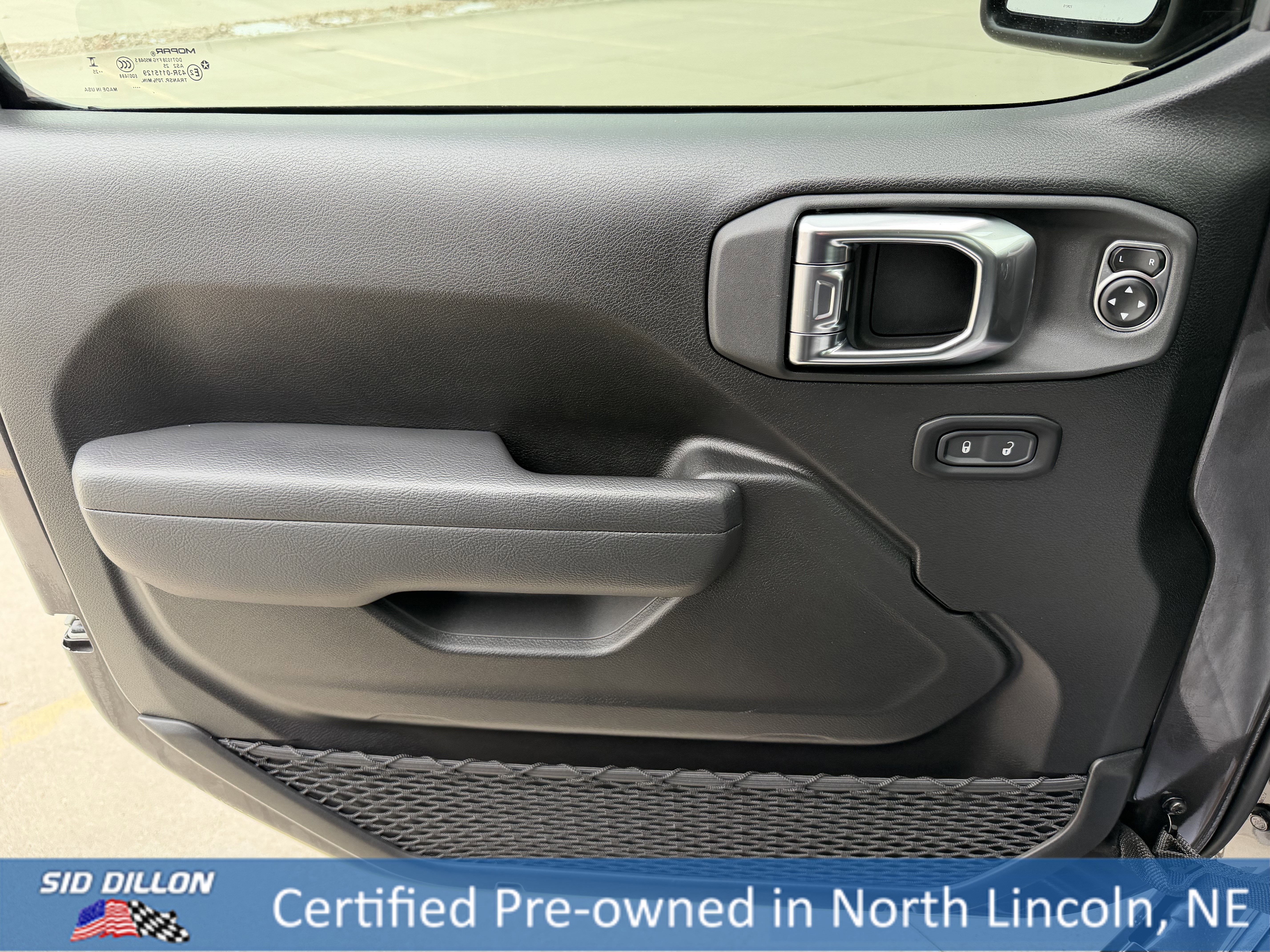 Used 2025 Jeep Wrangler Sport image 18