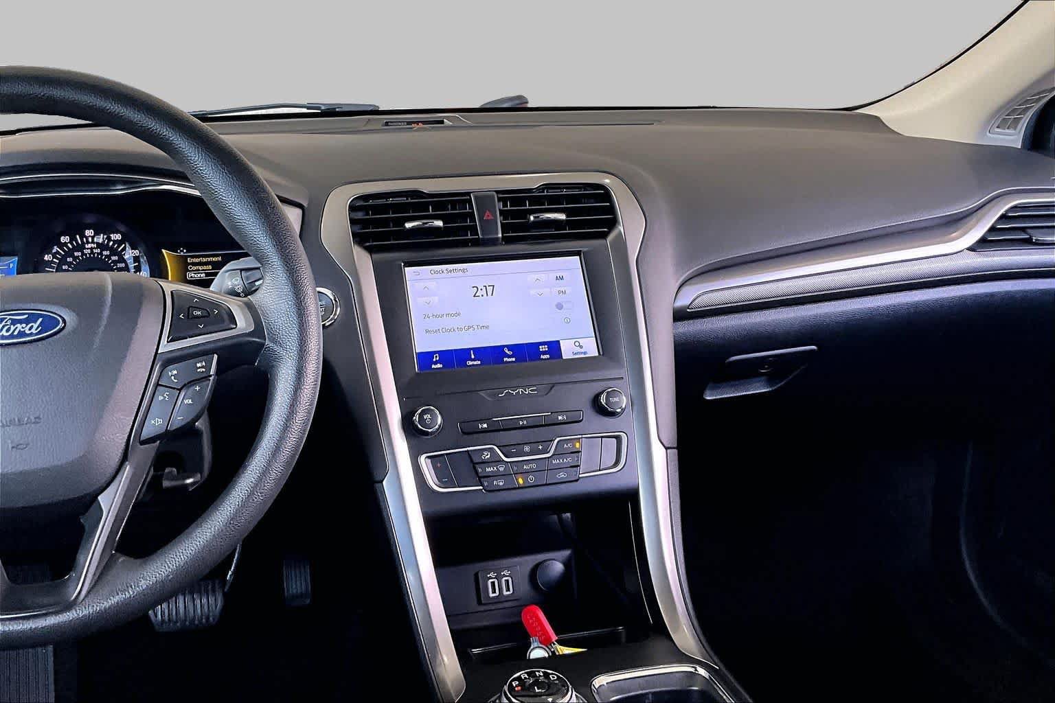 Used 2020 Ford Fusion SE FWD image 7