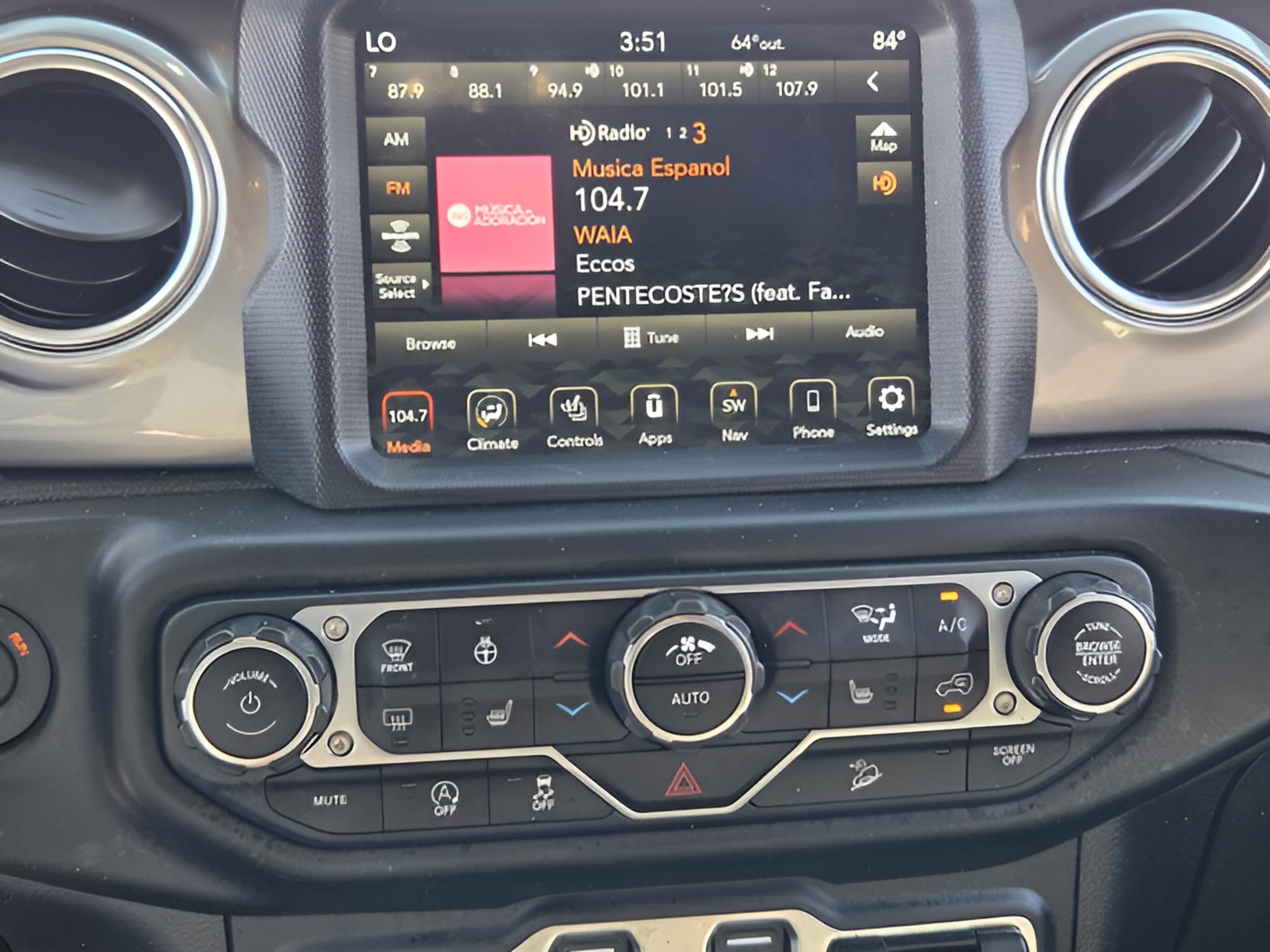 Used 2020 Jeep Wrangler Unlimited Sahara image 17