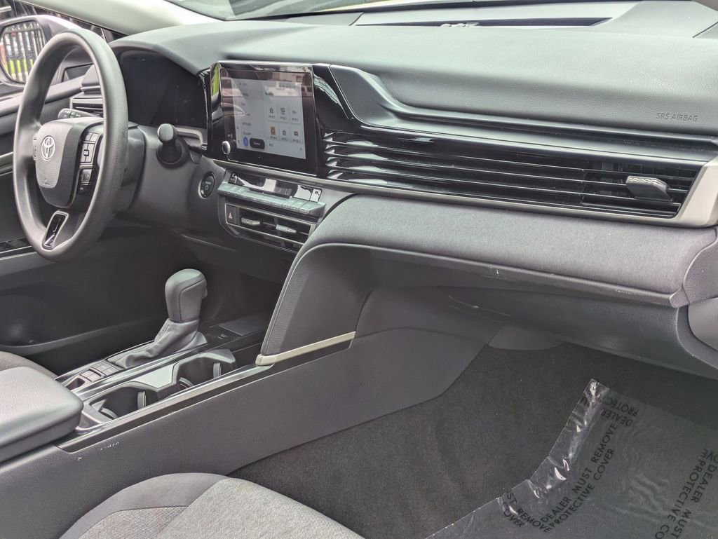 Used 2025 Toyota Camry LE image 32