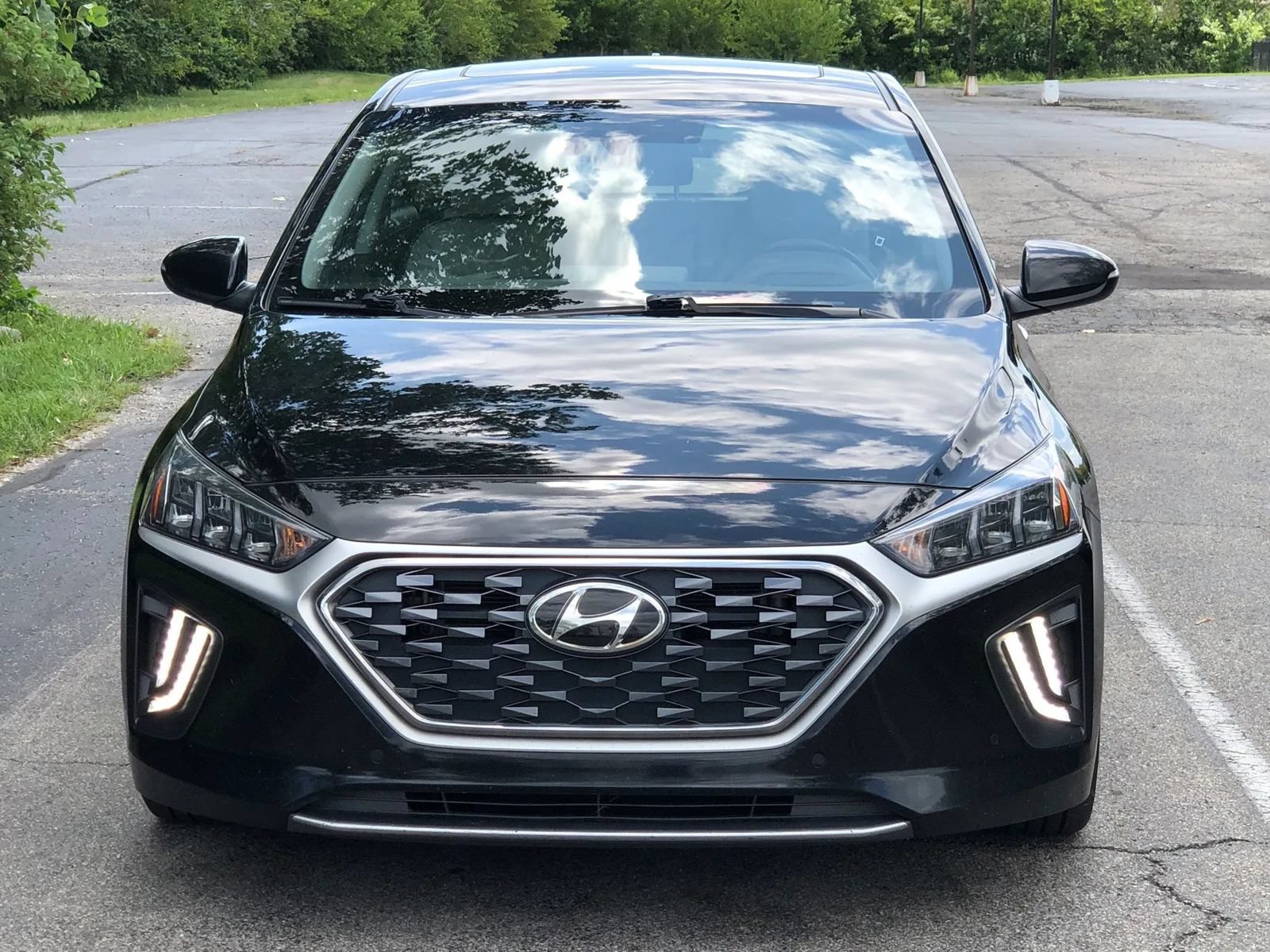Used 2022 Hyundai Ioniq Limited FWD image 2