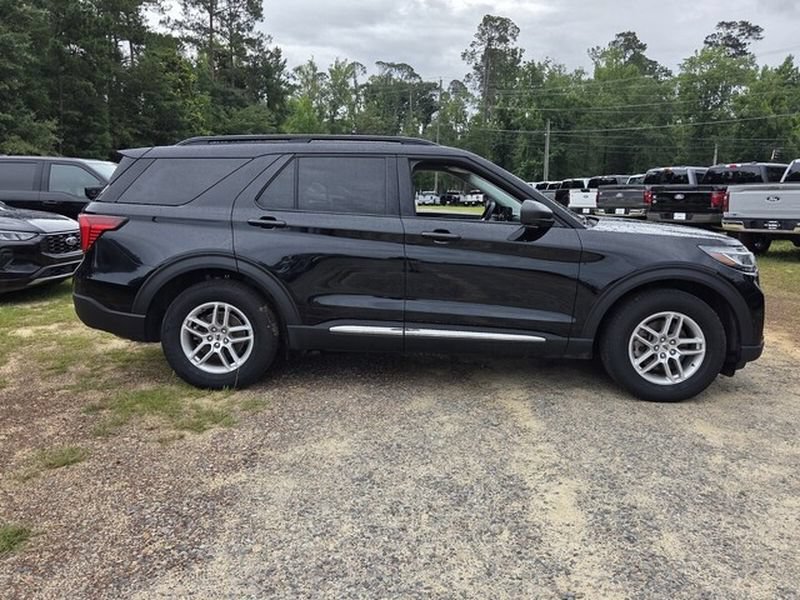 Used 2025 Ford Explorer Active w/ Active Comfort Package RWD image 16