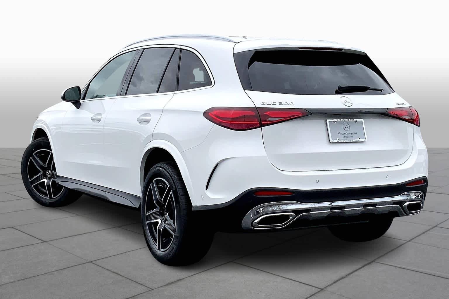 Used 2025 Mercedes-Benz GLC 300 4MATIC image 4