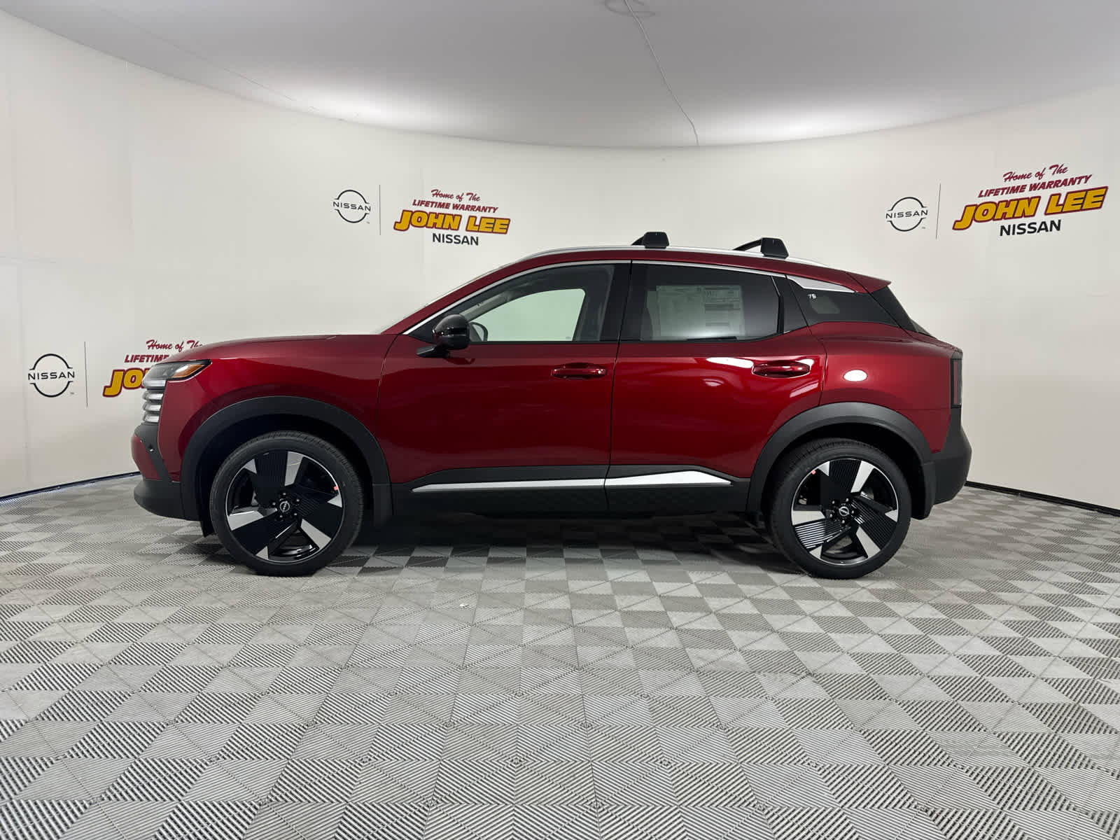 New 2026 Nissan Kicks SR image 2