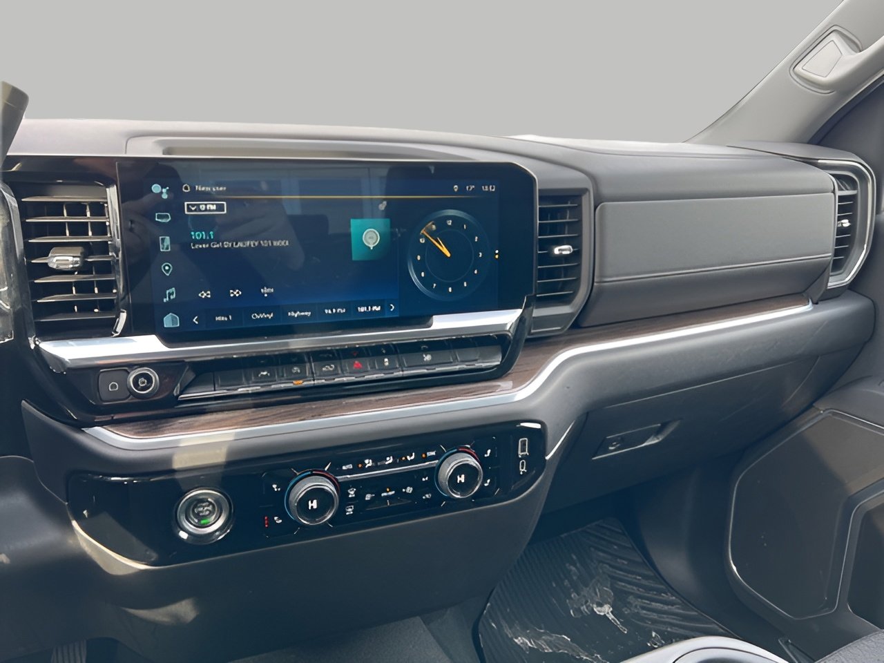 Used 2022 Chevrolet Silverado 1500 LT image 11