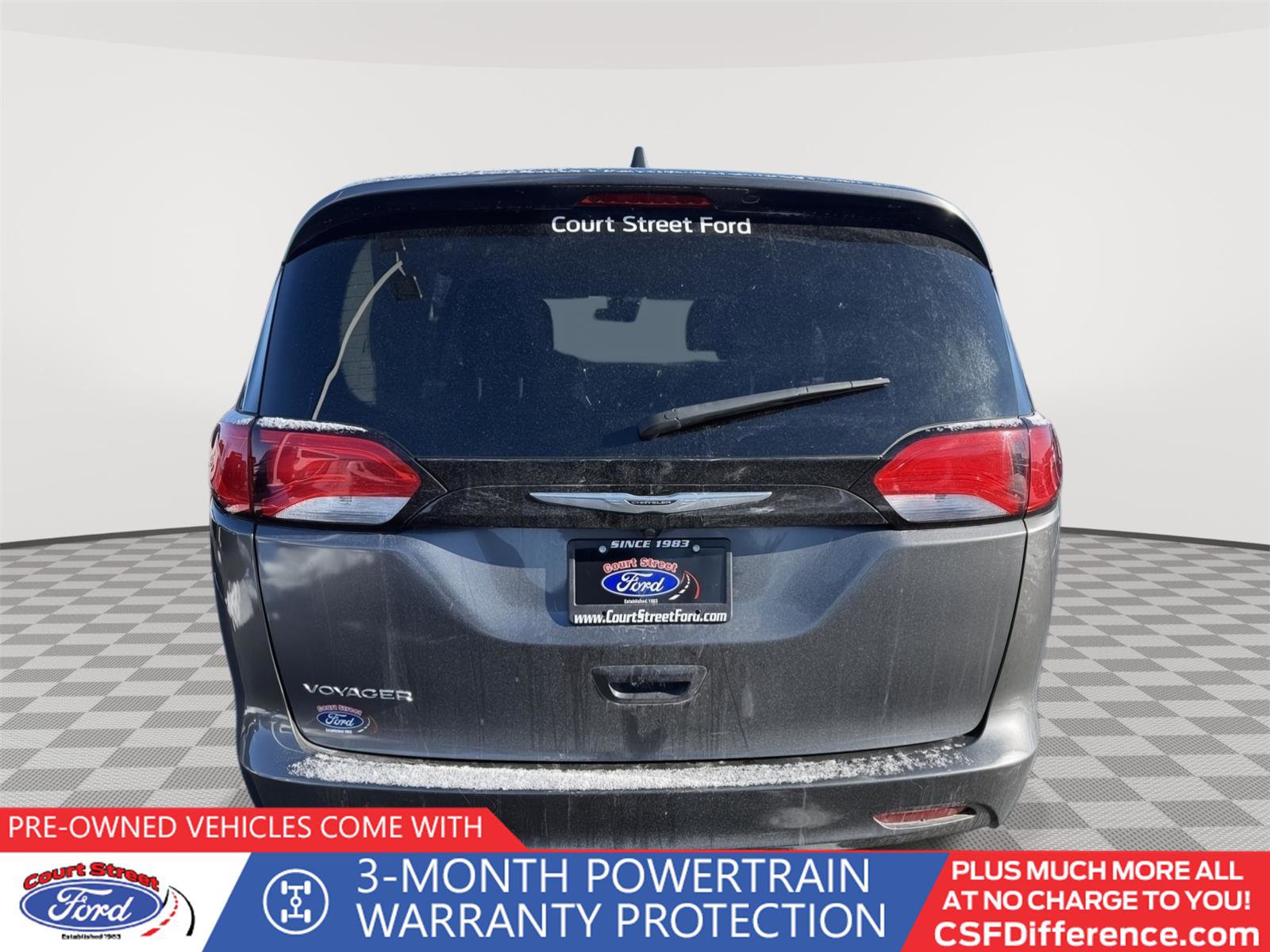 Used 2023 Chrysler Voyager LX image 5
