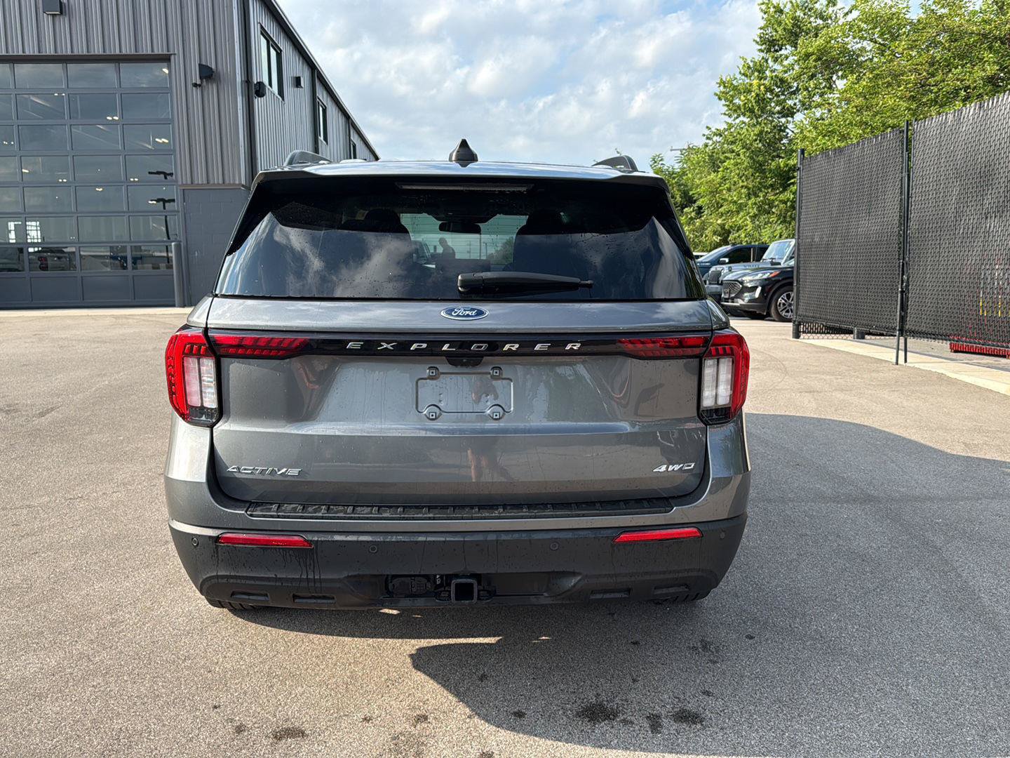 Used 2025 Ford Explorer Active AWD/4WD image 4