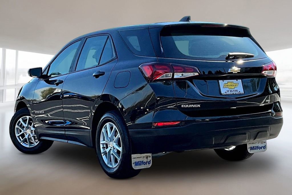 Used 2024 Chevrolet Equinox LS AWD/4WD image 4