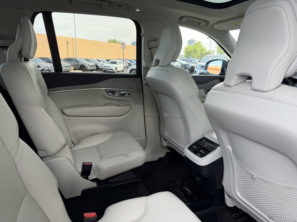 Used 2023 Volvo XC90 B6 Plus AWD/4WD image 39