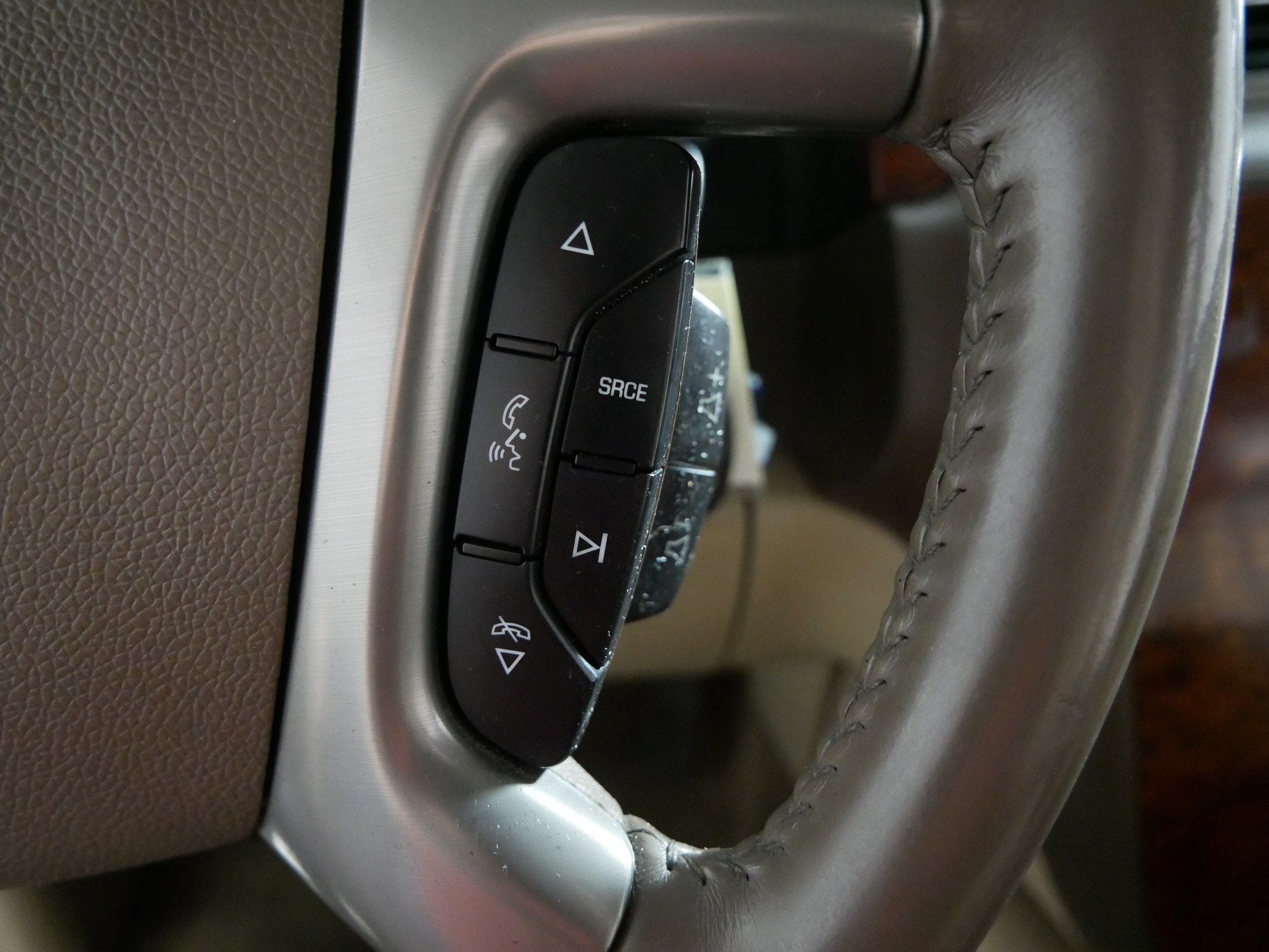Used 2013 Chevrolet Silverado 1500 LTZ w/ LTZ White Diamond Edition AWD/4WD image 28