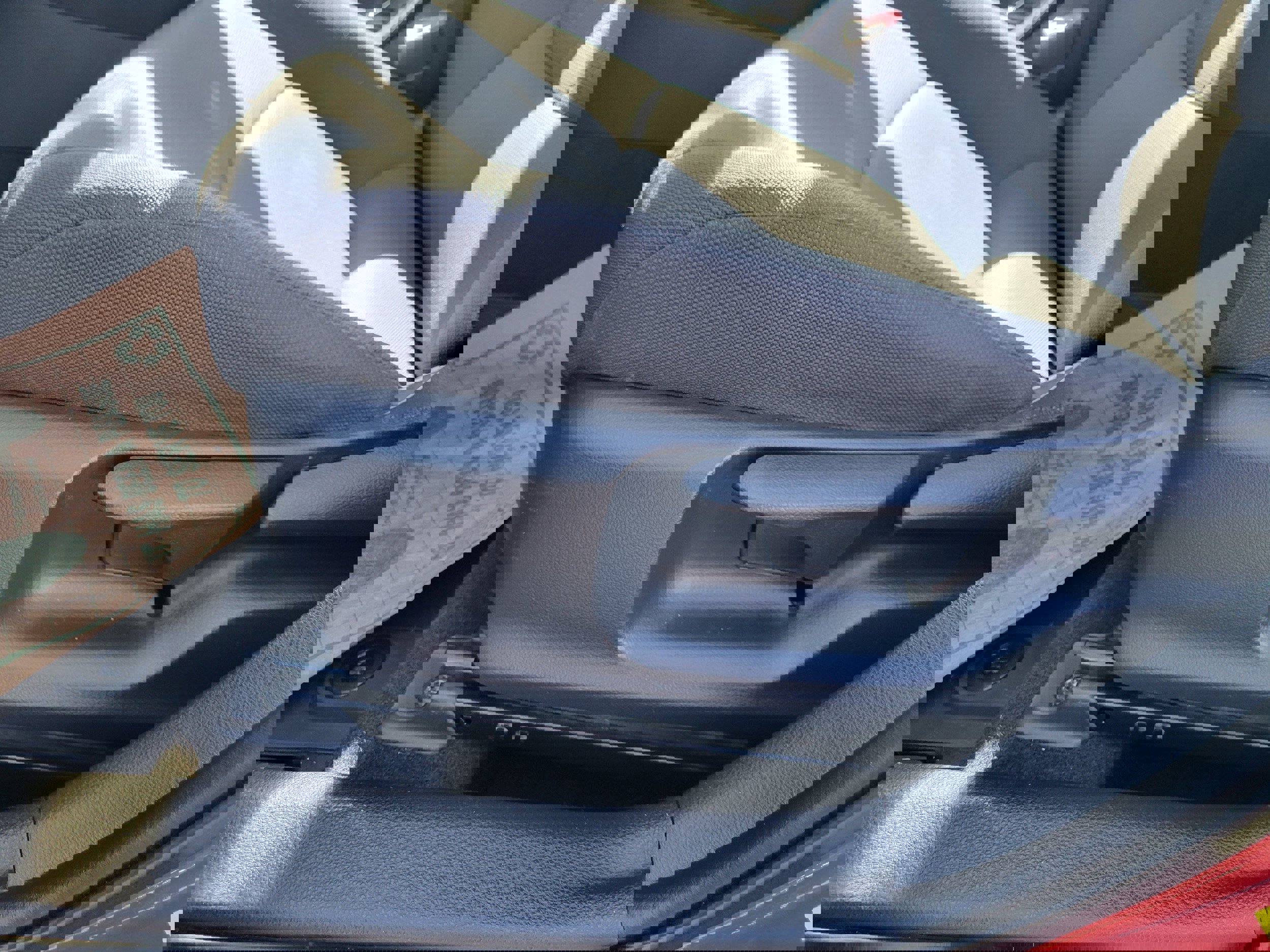 Used 2020 Toyota Corolla LE image 28