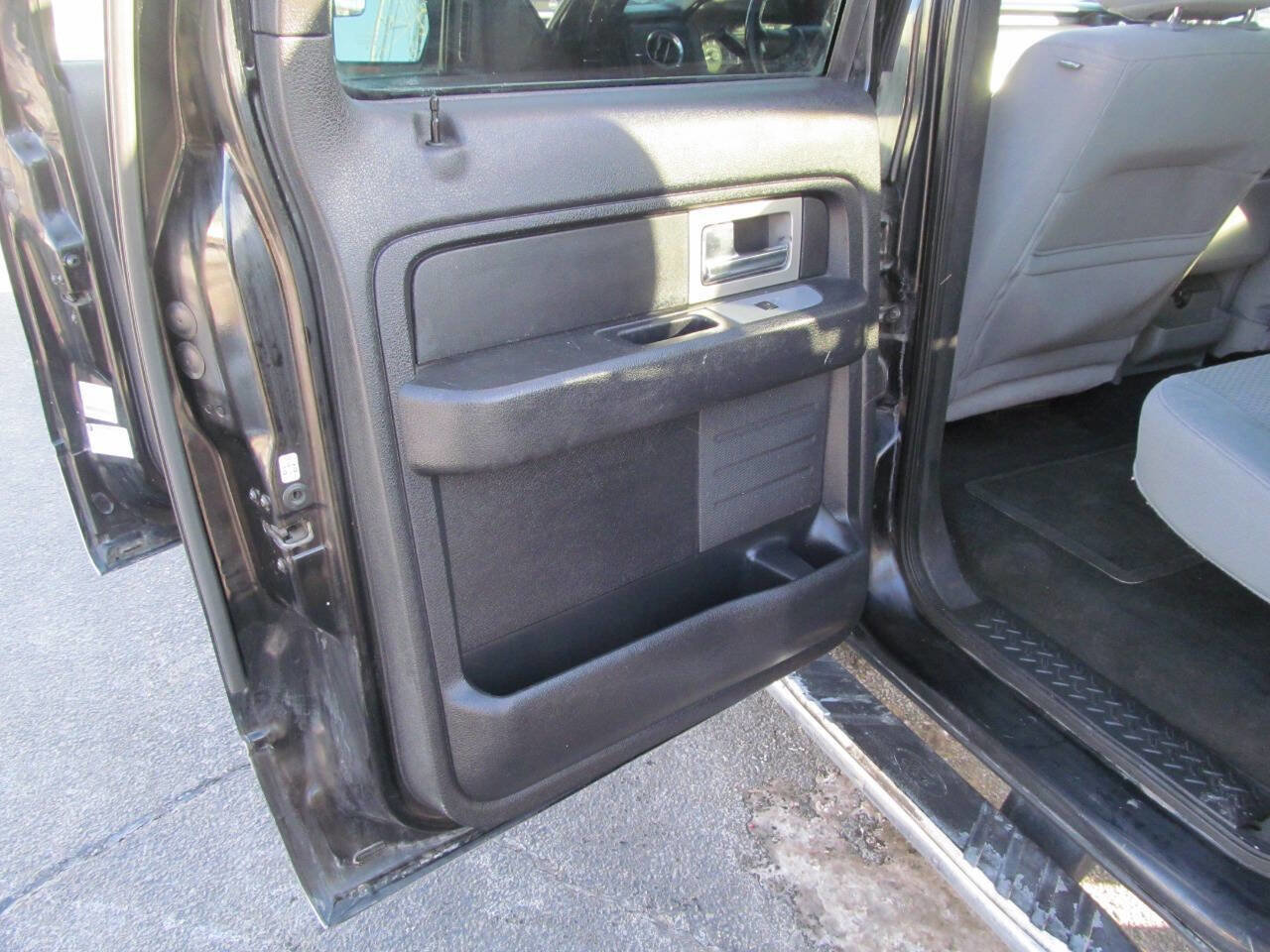 Used 2011 Ford F150 XLT w/ XLT Chrome Pkg image 15