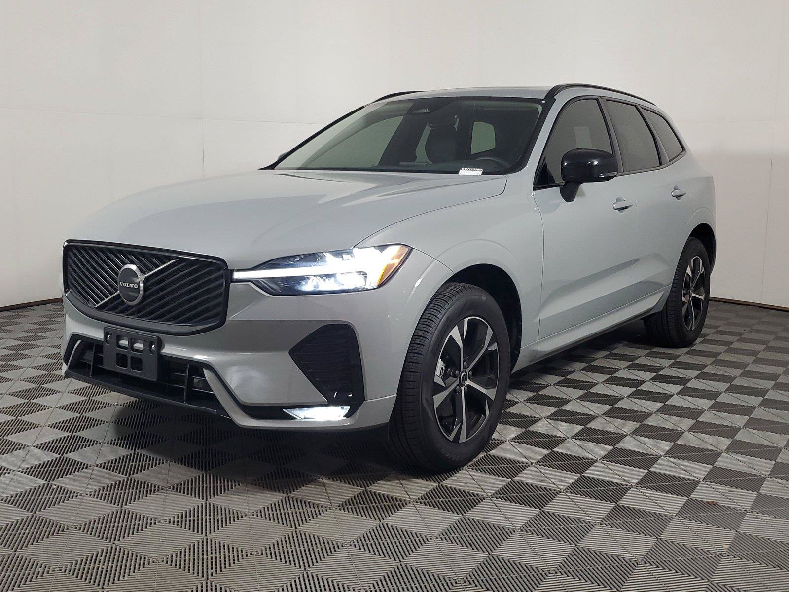 Certified 2026 Volvo XC60 B5 Core AWD/4WD image 3