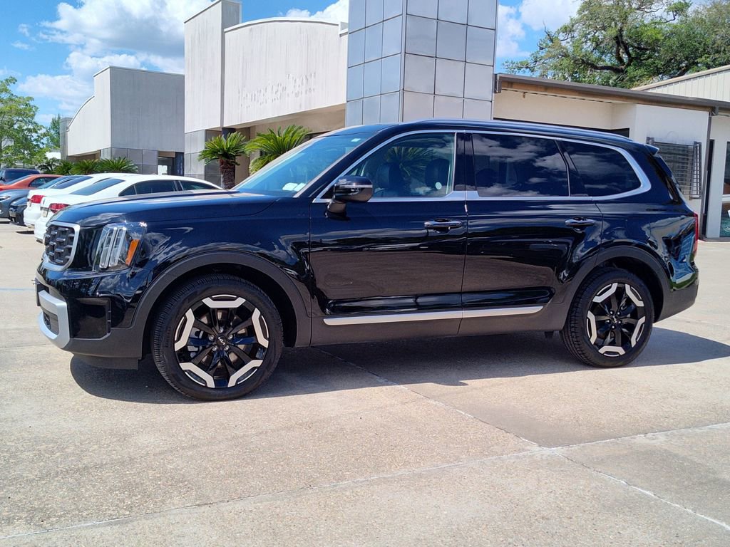 Used 2025 Kia Telluride S image 3