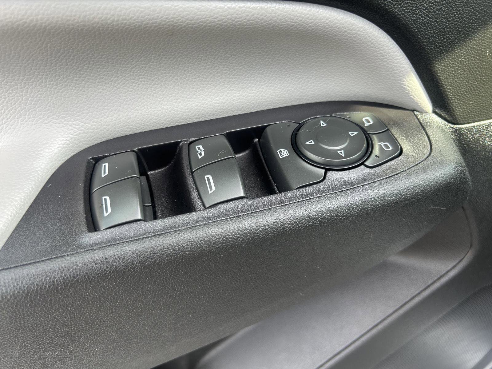 Used 2018 Chevrolet Equinox LS image 12