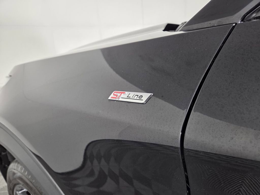 Used 2025 Ford Explorer ST-Line w/ ST-Line Street Pack AWD/4WD image 11