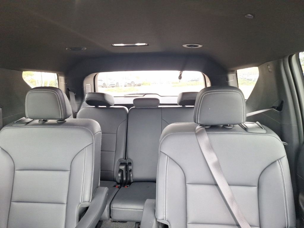 Used 2025 Chevrolet Traverse LT image 21