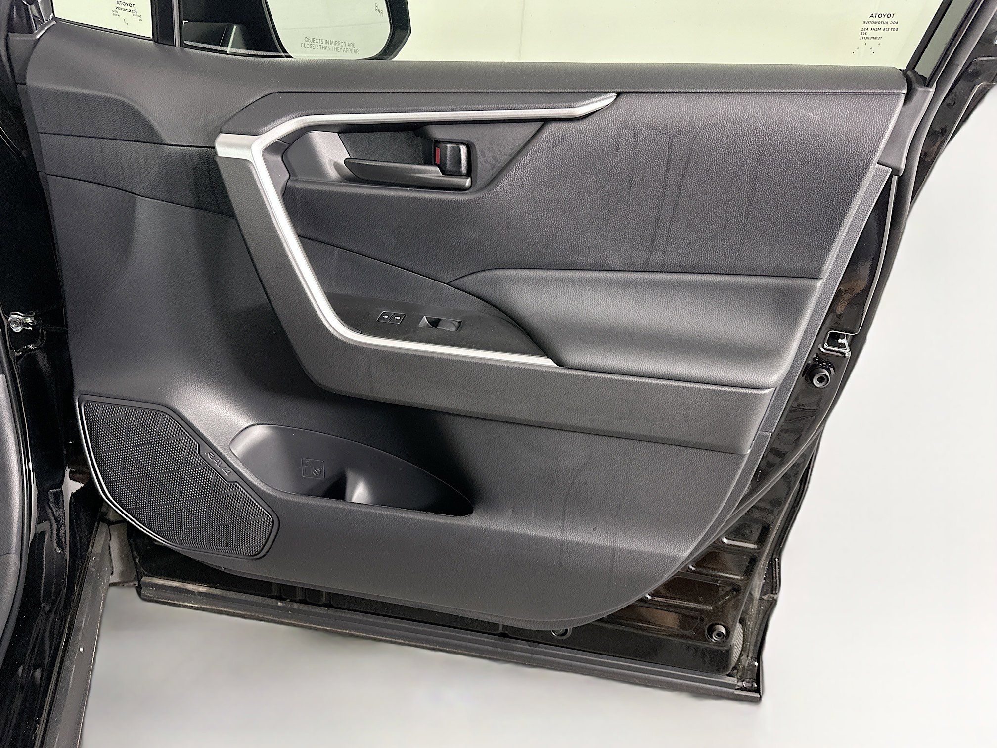 Used 2025 Toyota RAV4 LE image 30