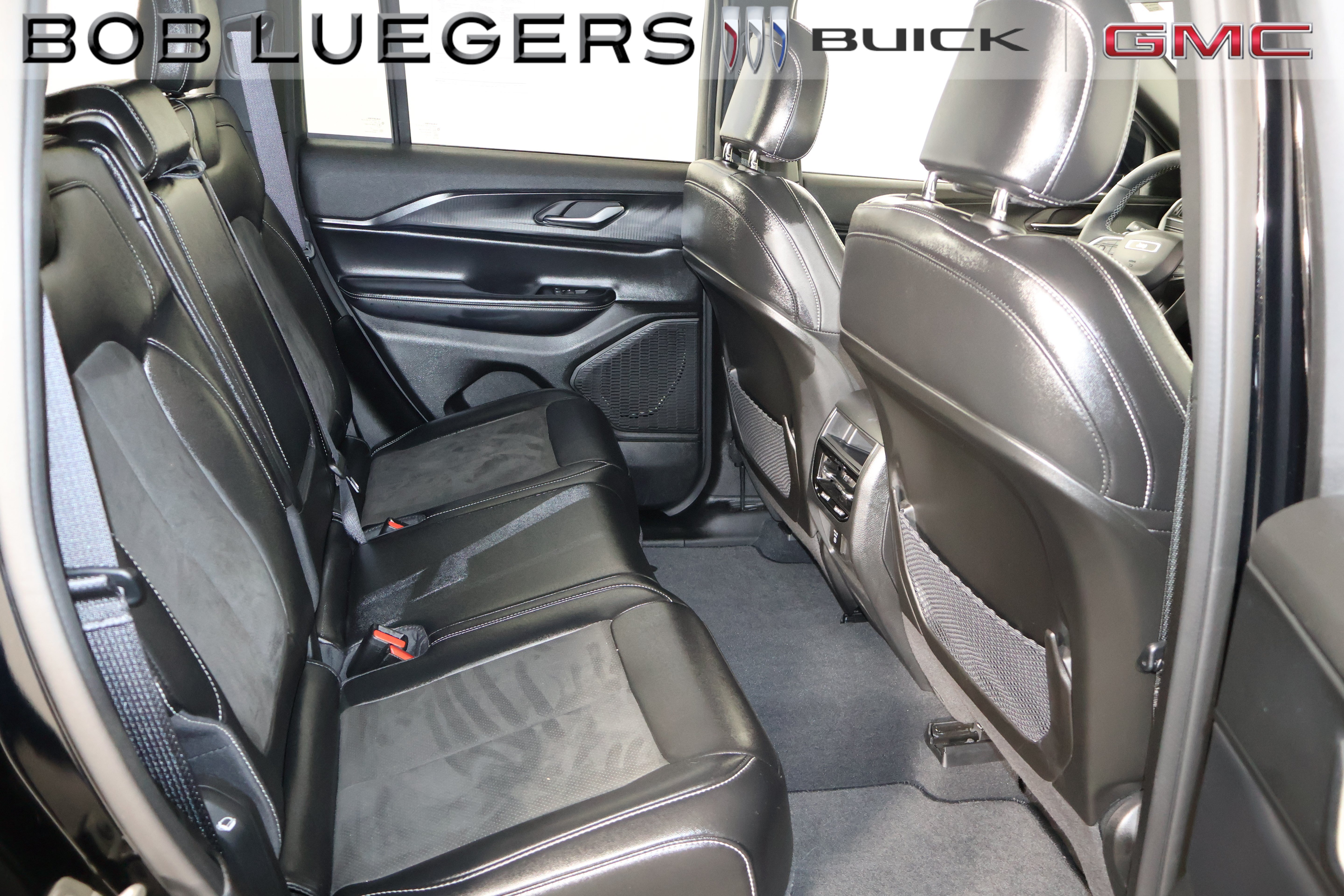 Used 2023 Jeep Grand Cherokee Altitude AWD/4WD image 17