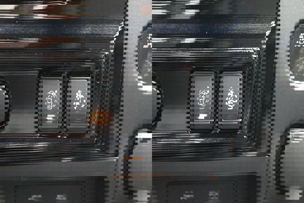 Used 2023 Nissan Titan PRO-4X w/ Pro-4x Convenience Package image 33