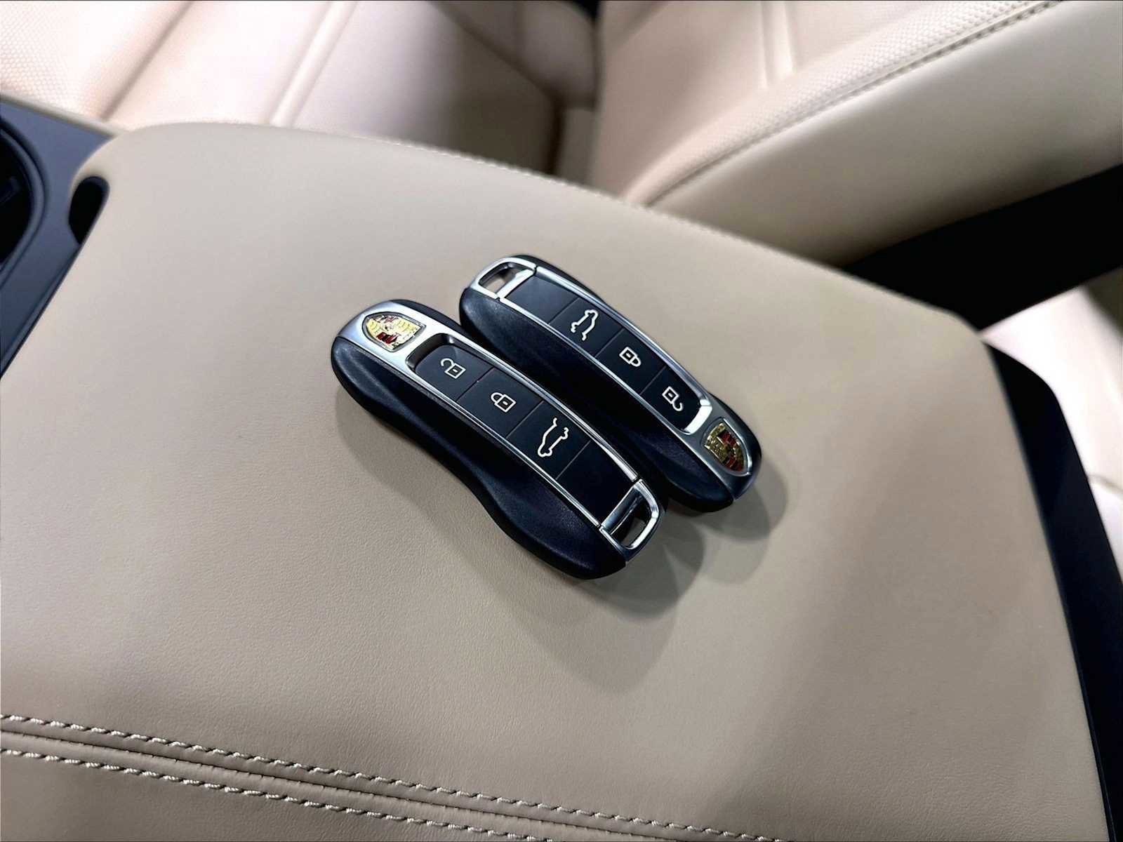 Used 2026 Porsche Cayenne Coupe AWD/4WD image 37