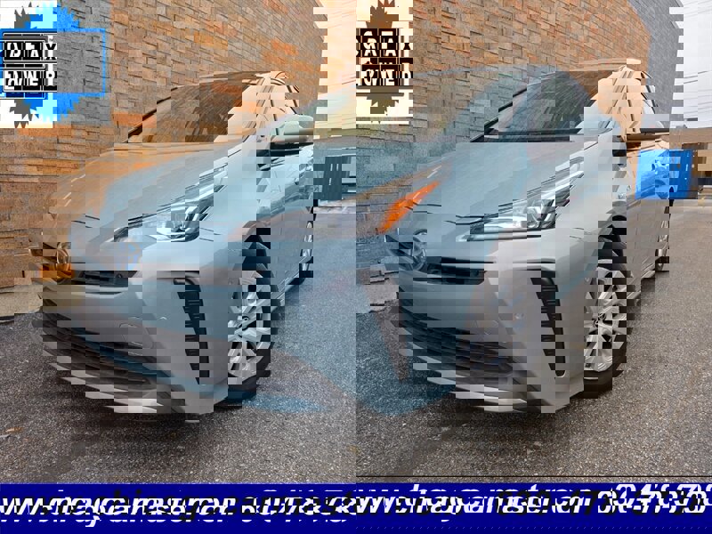 Used 2020 Toyota Prius LE image 1