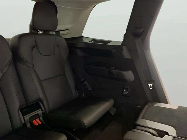 Used 2025 Volvo XC90 B5 Core AWD/4WD image 90