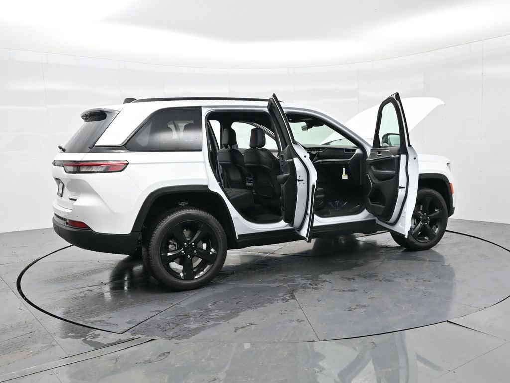 New 2025 Jeep Grand Cherokee Limited w/ Black Appearance Package image 40