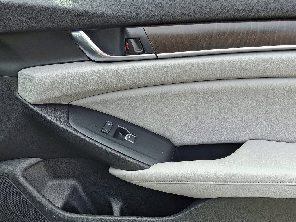 Used 2018 Honda Accord EX-L image 10
