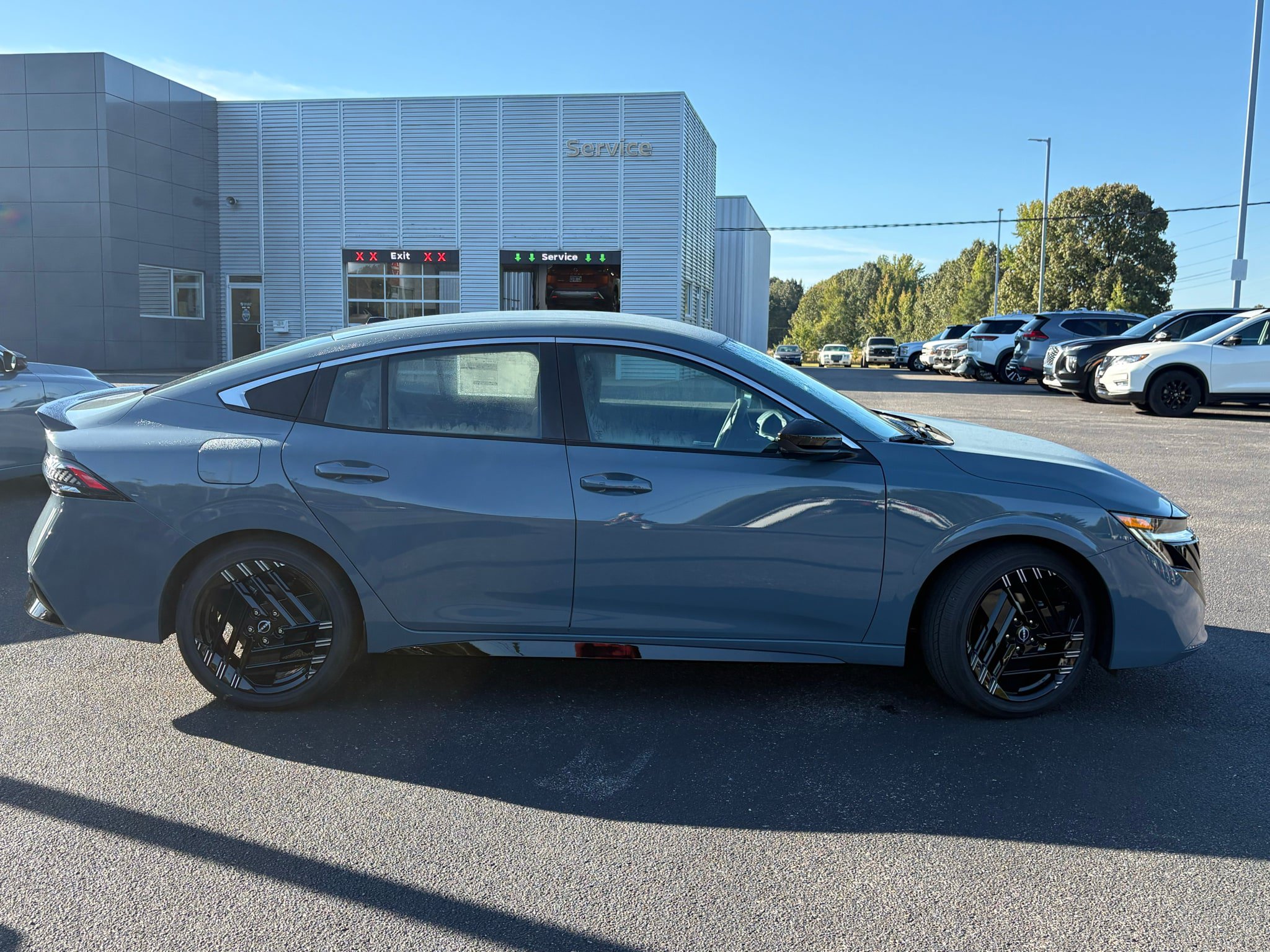 New 2027 Nissan Sentra SR w/ Floor Mat Package FWD image 6