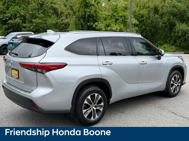 Used 2020 Toyota Highlander XLE AWD/4WD image 5