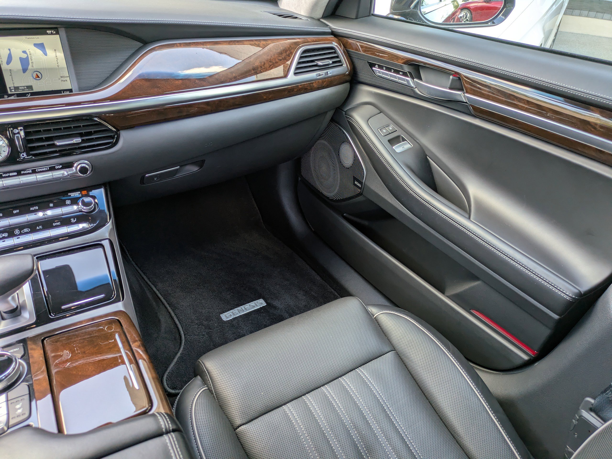 Used 2018 Genesis G90 3.3T Premium image 13