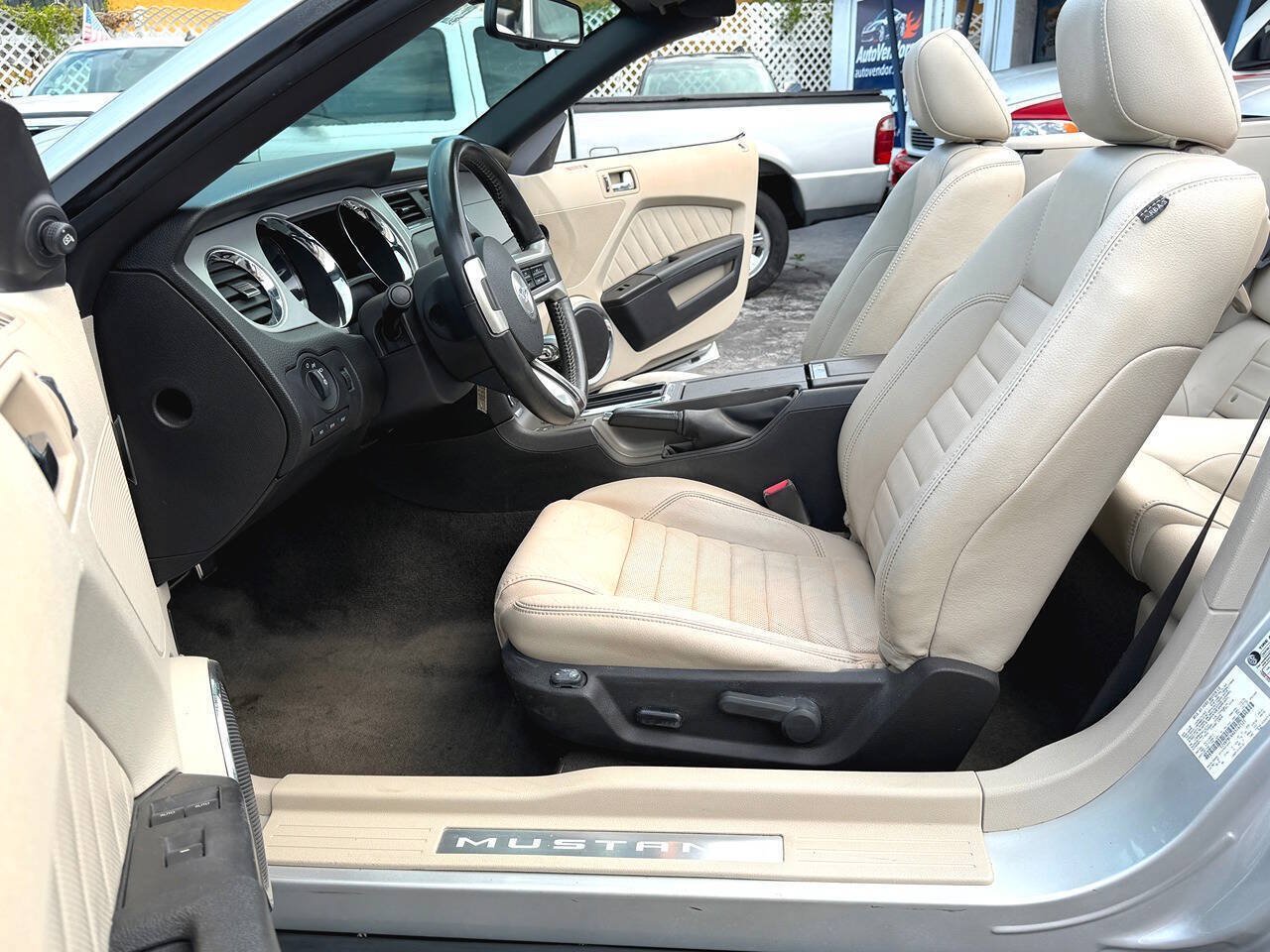 Used 2010 Ford Mustang Convertible RWD image 23