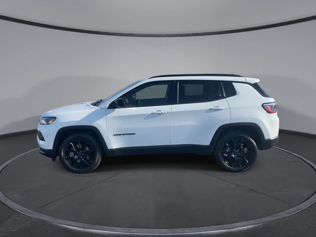 Used 2025 Jeep Compass Latitude w/ Convenience Group AWD/4WD image 5
