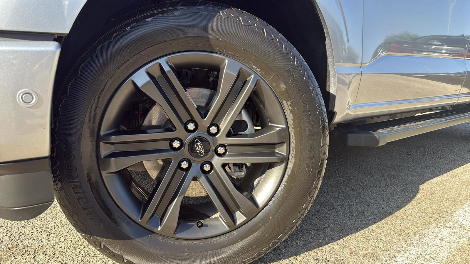 Used 2022 Ford F150 Lariat w/ Equipment Group 502A High image 9