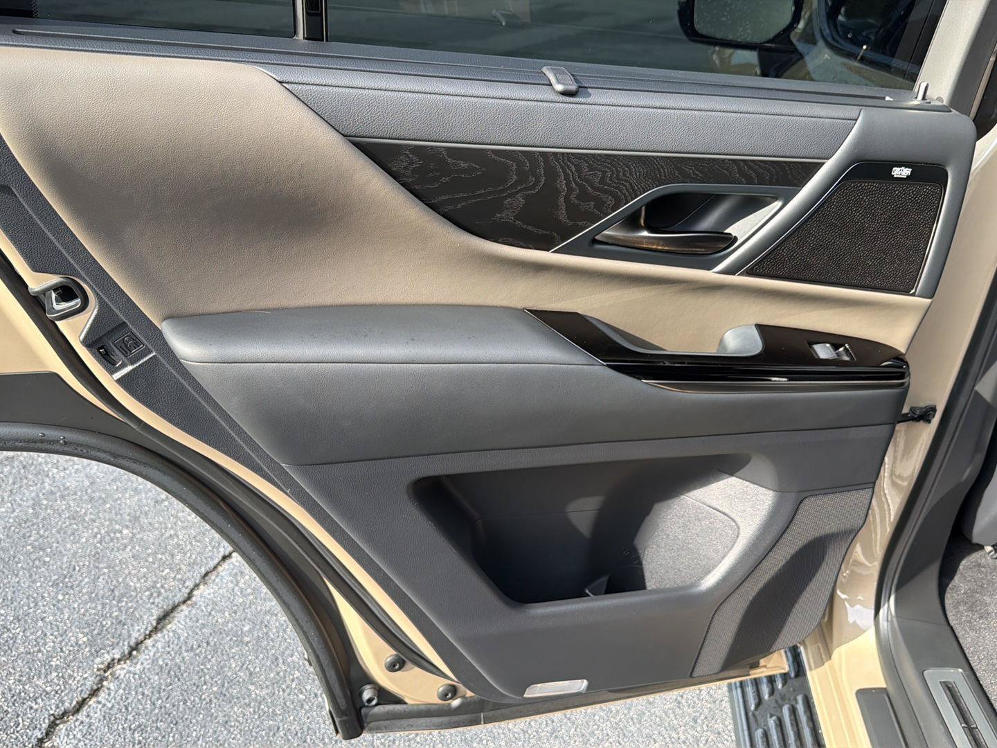 Certified 2025 Lexus LX 700h Overtrail AWD/4WD image 18