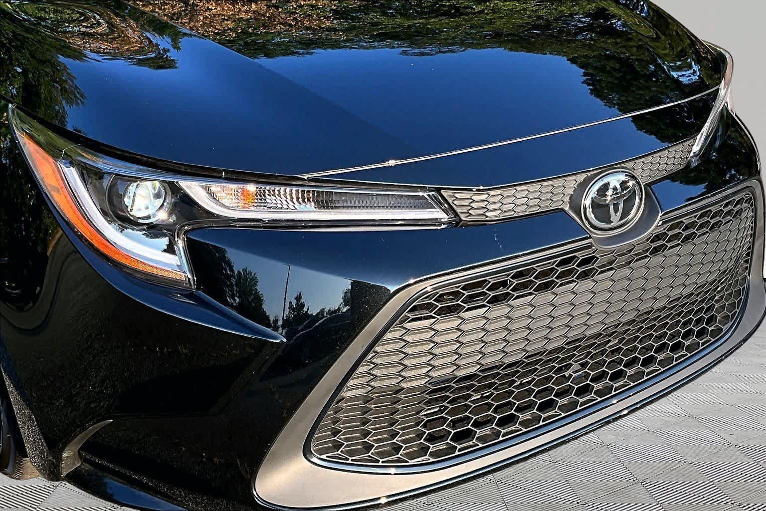 Certified 2022 Toyota Corolla LE FWD image 30