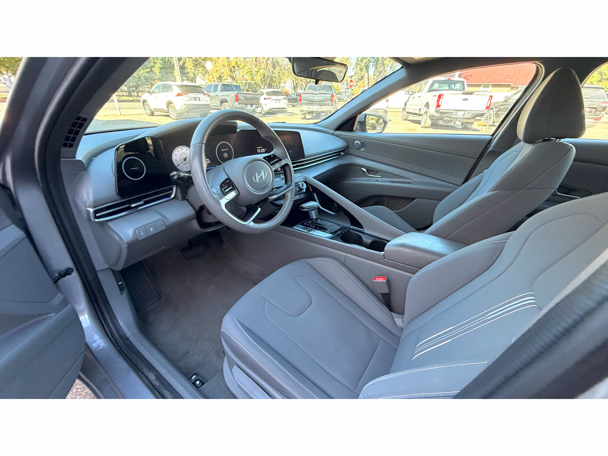 Used 2025 Hyundai Elantra SEL FWD image 15