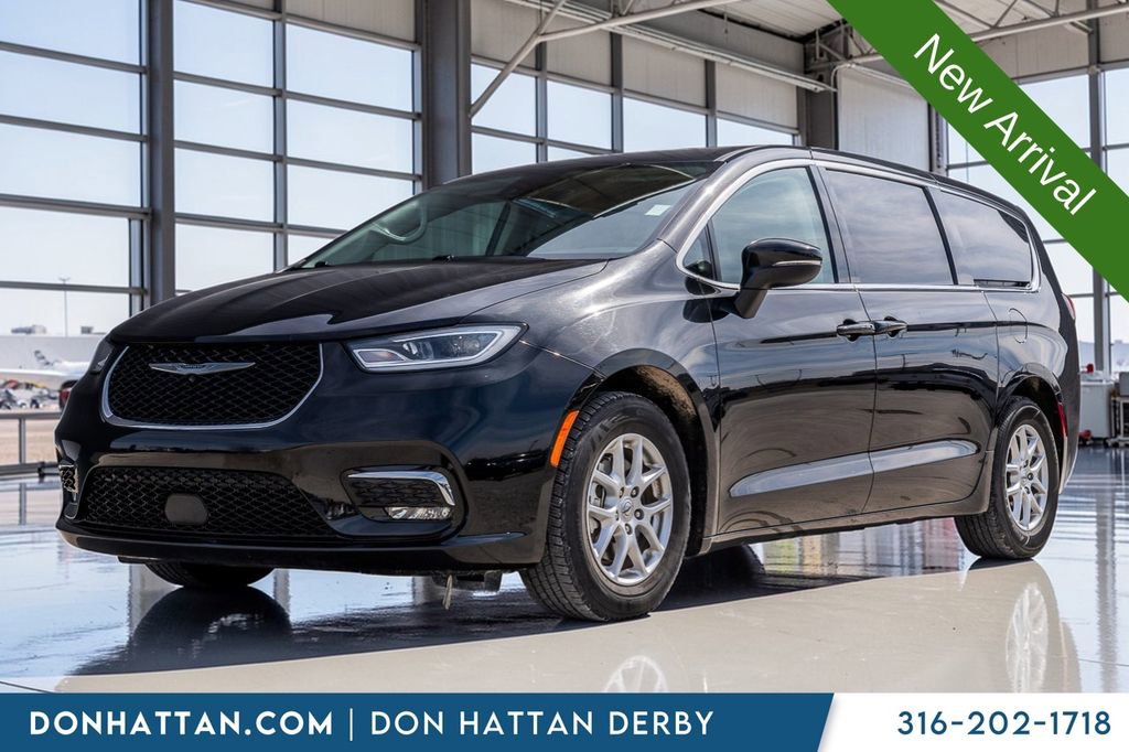 Used 2023 Chrysler Pacifica Touring-L