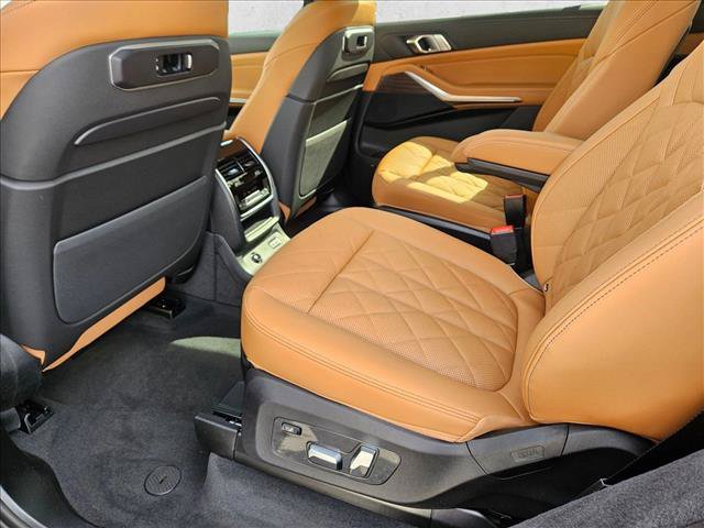 Used 2026 BMW X7 xDrive40i w/ M Sport Package AWD/4WD image 15