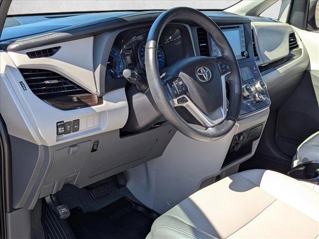 Used 2020 Toyota Sienna XLE w/ XLE Navigation Package image 5