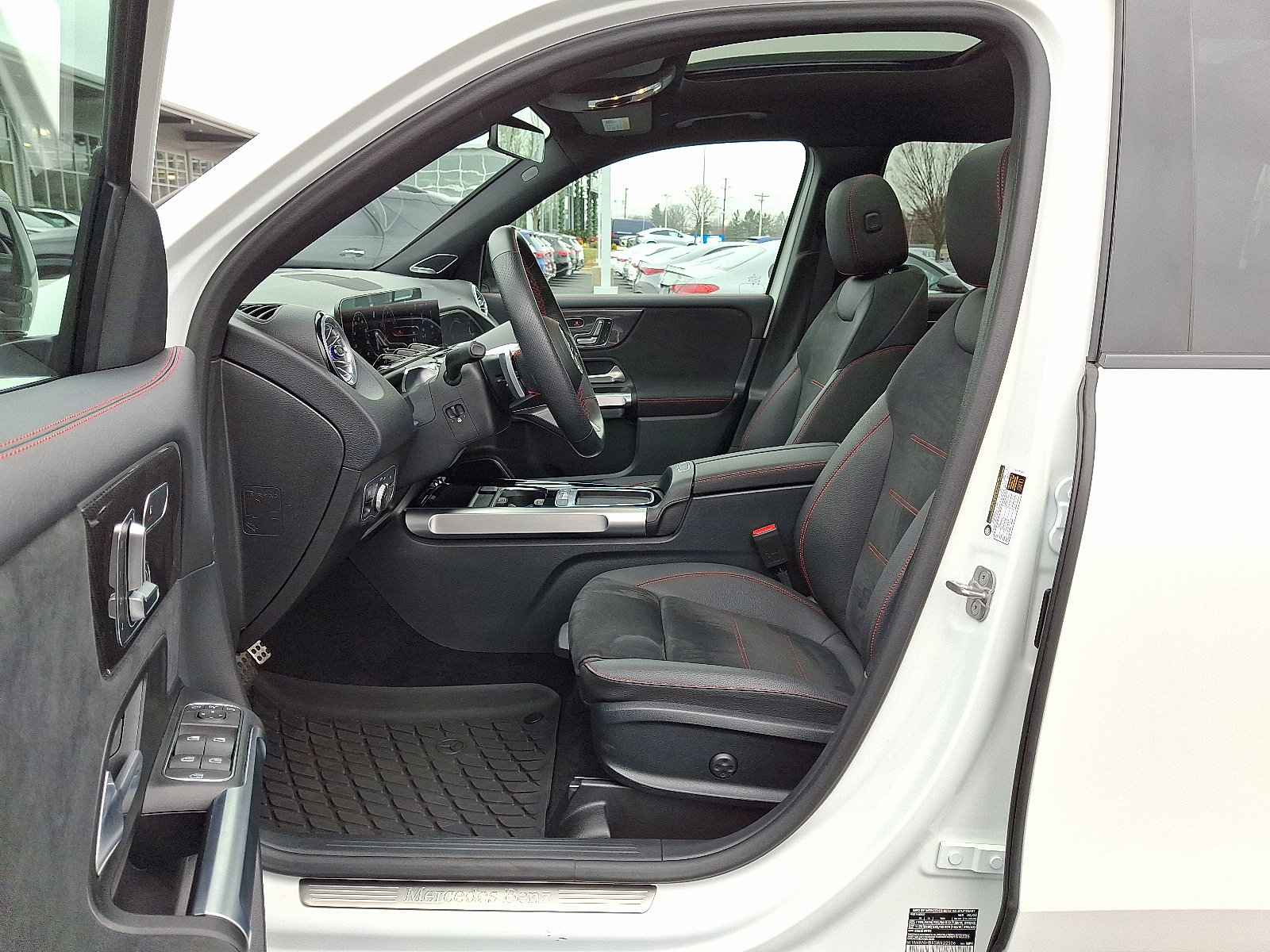 Certified 2025 Mercedes-Benz GLB 250 4MATIC image 14