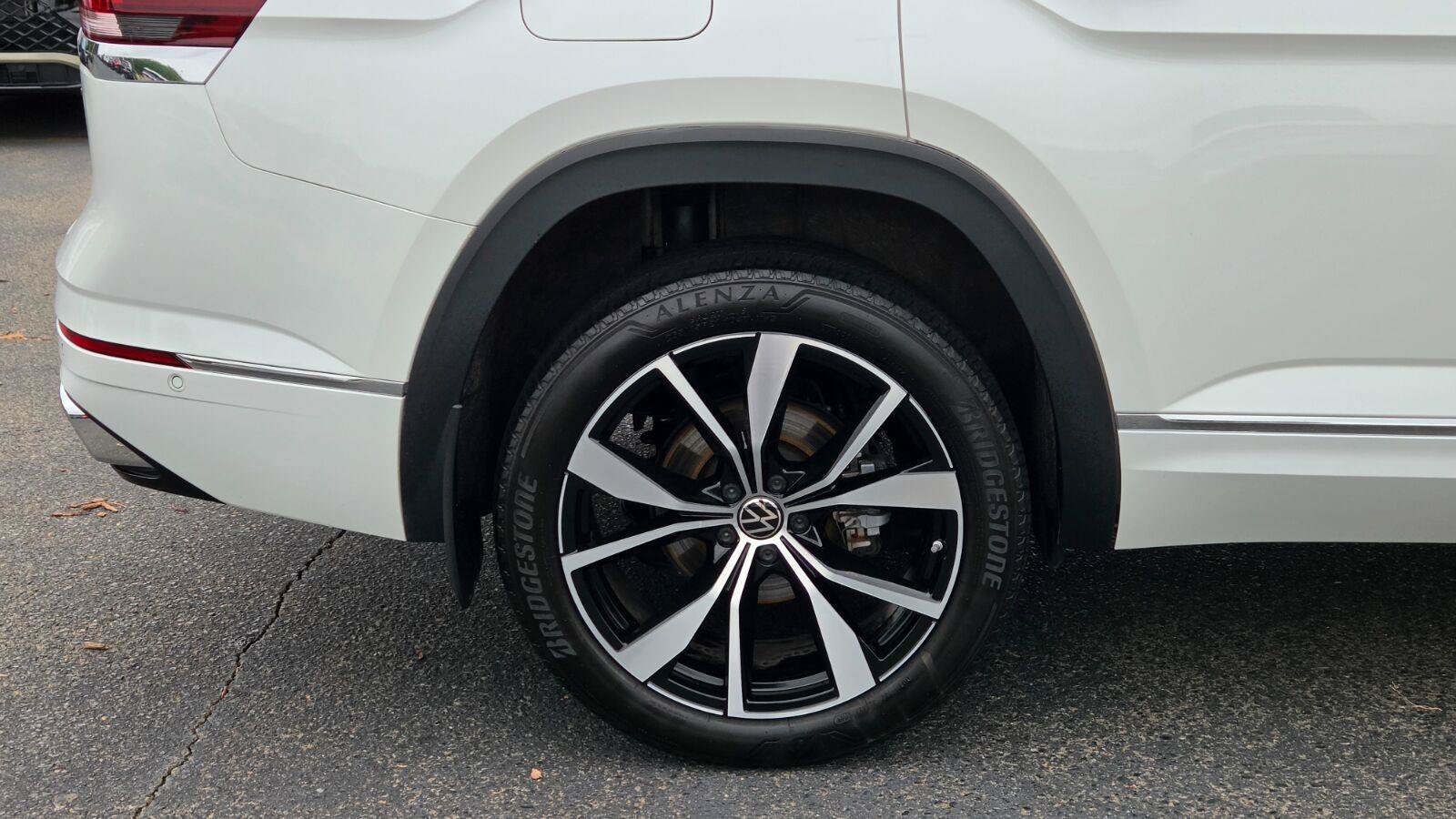 Used 2024 Volkswagen Atlas SEL Premium R-Line AWD/4WD image 19
