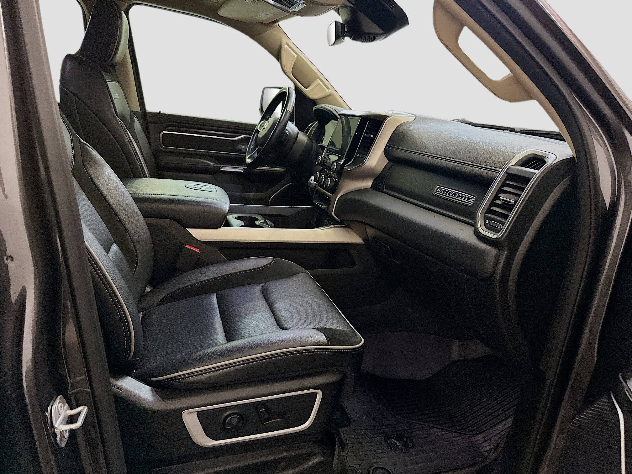 Used 2021 RAM 1500 Laramie image 32